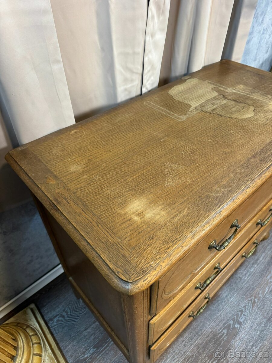 Starožitná komoda (141001) - 2