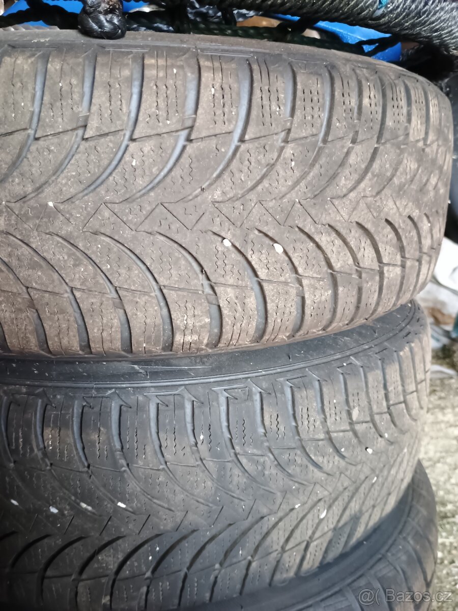 Zimní pneumatiky s disky 195/65 r15 - 2