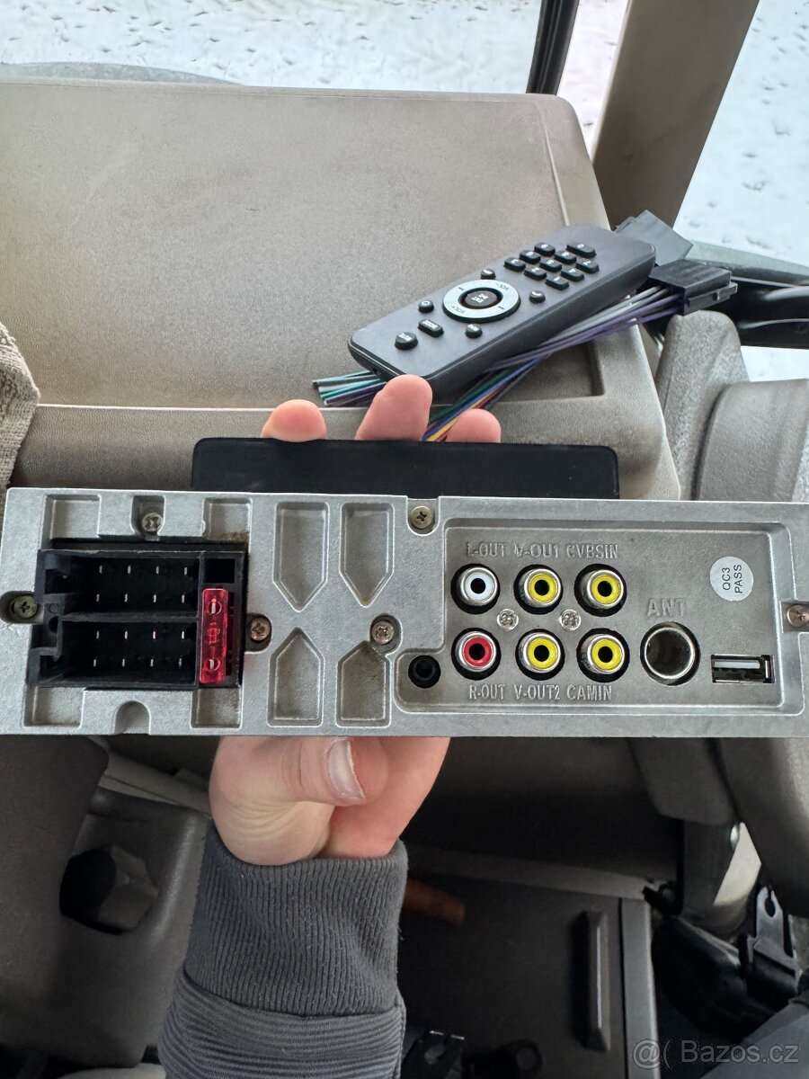 Autorádio 1din s obrazovkou a car play - 2