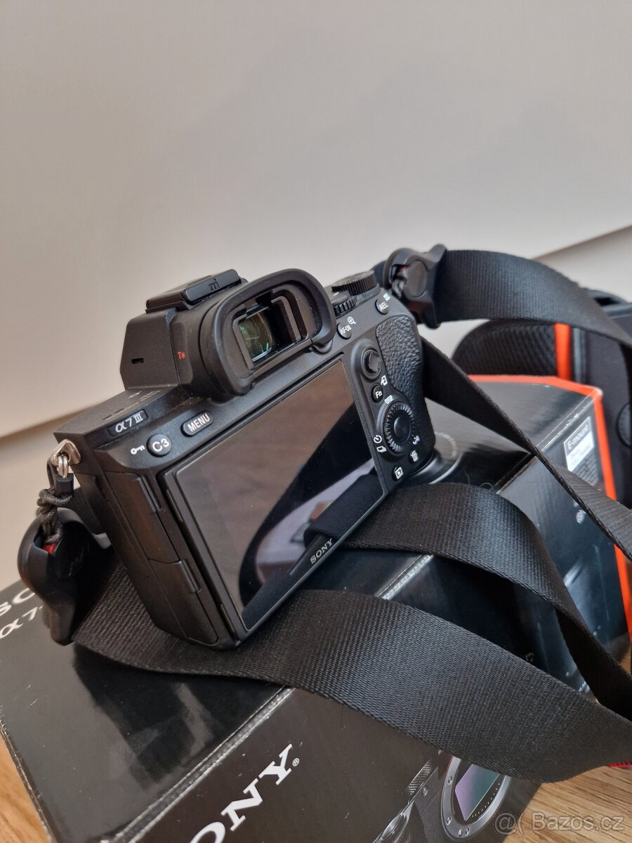 Fullframe Sony A7 III s příslušenstvím - 2