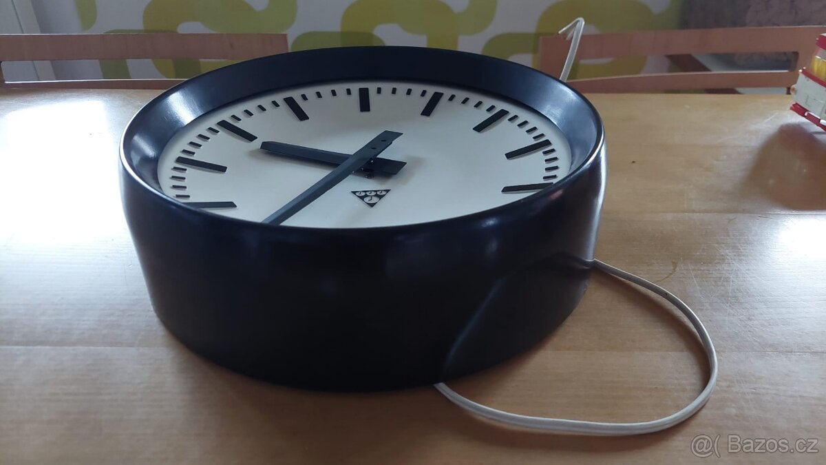 Retro bakelitové hodiny Pragotron - 2