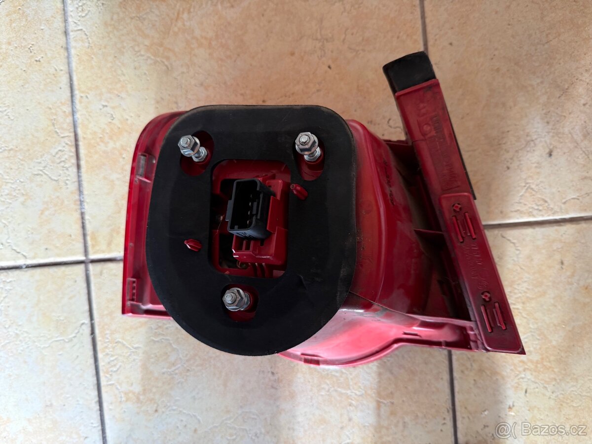 Pravé zadní světlo VW Passat B6 sedan. - 2