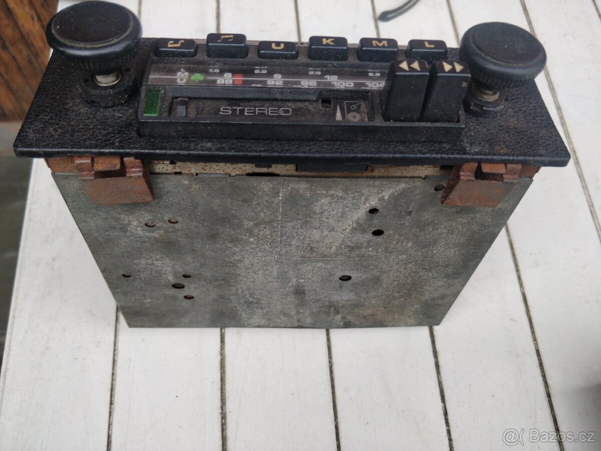 Retro autorádio Grundig do veterána - 2