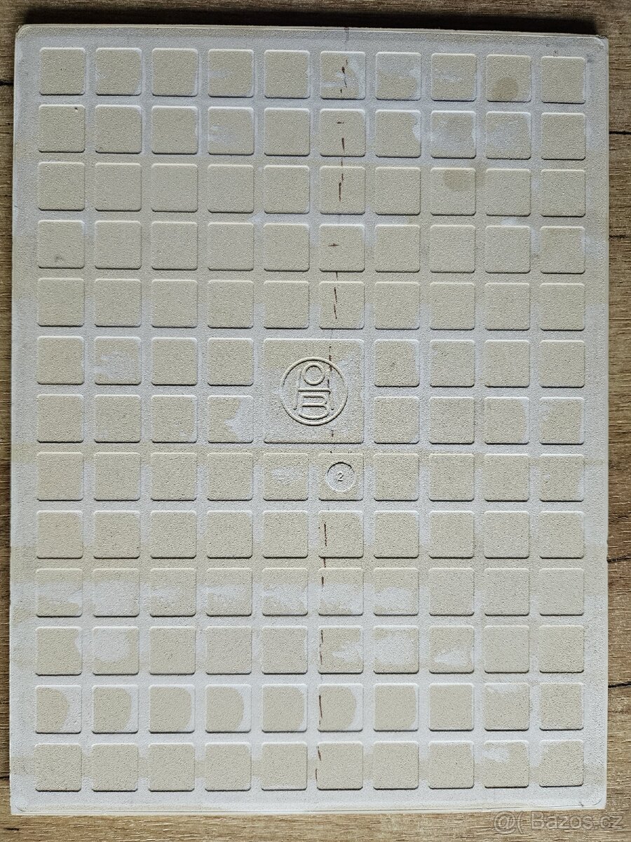 Šedý obklad na zeď Horní Bříza - 2