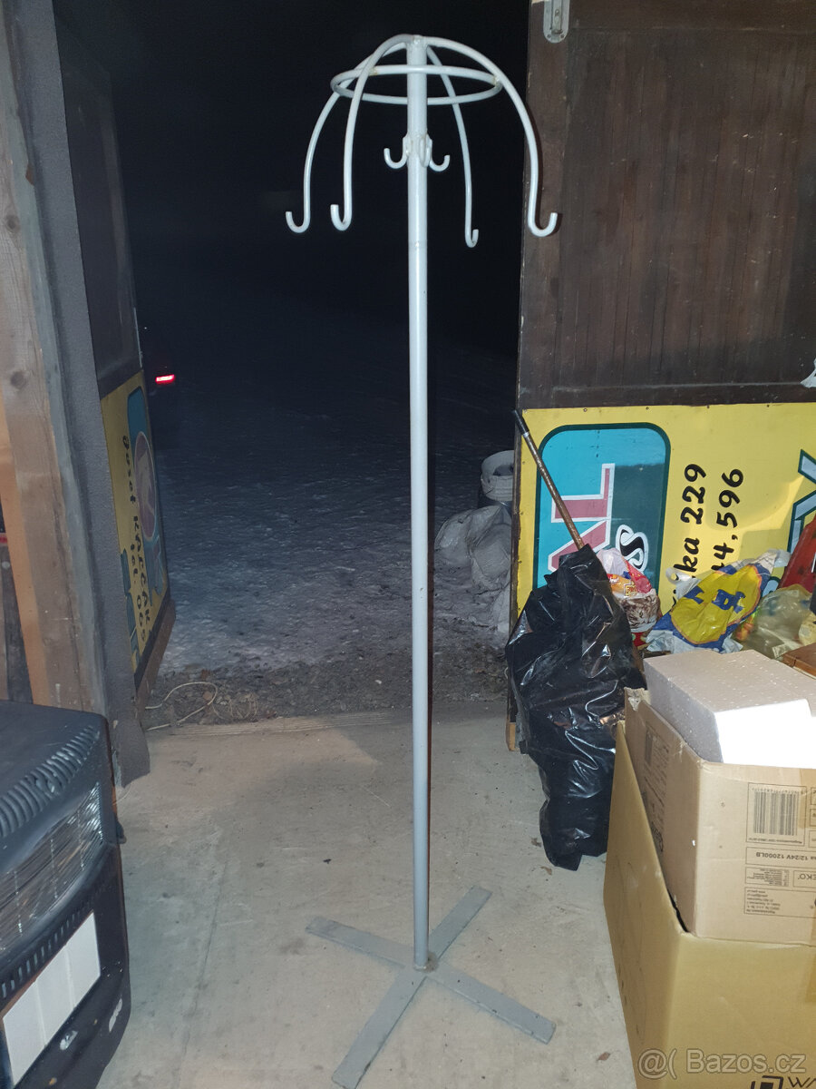 věšák kovový - 2