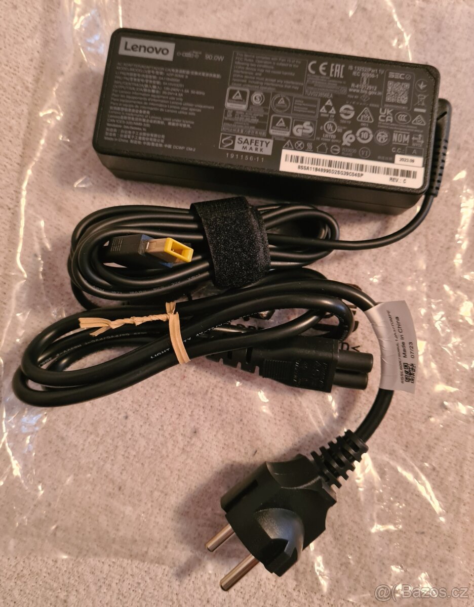 Adaptéry Lenovo / myš Logitech - 2