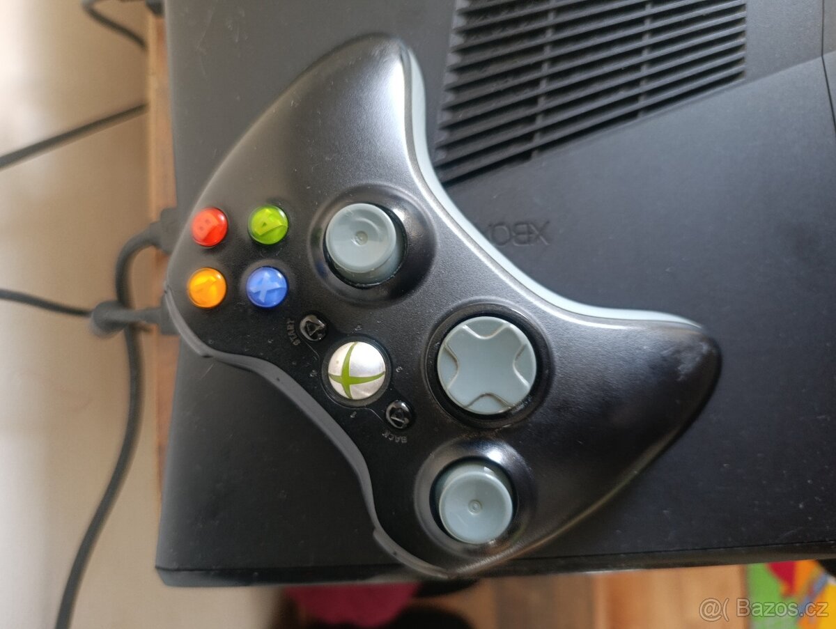 Xbox 360 + ovladač + kinect + 1 hra - 2