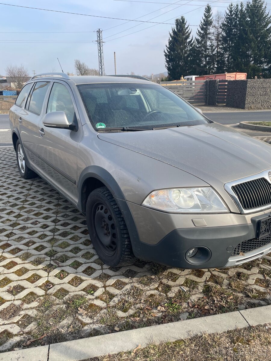 Škoda Octavia Scout - 2