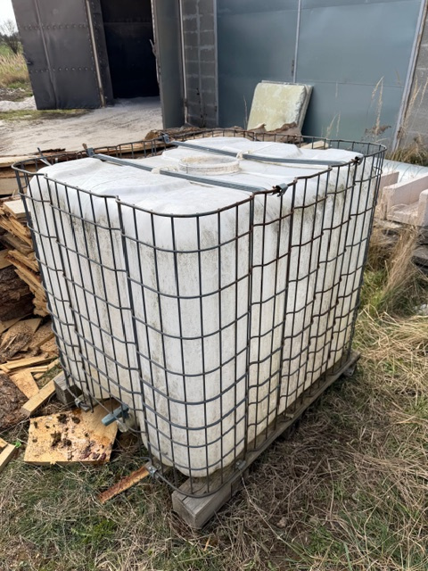 Plastová nádrž bez víčka - 2