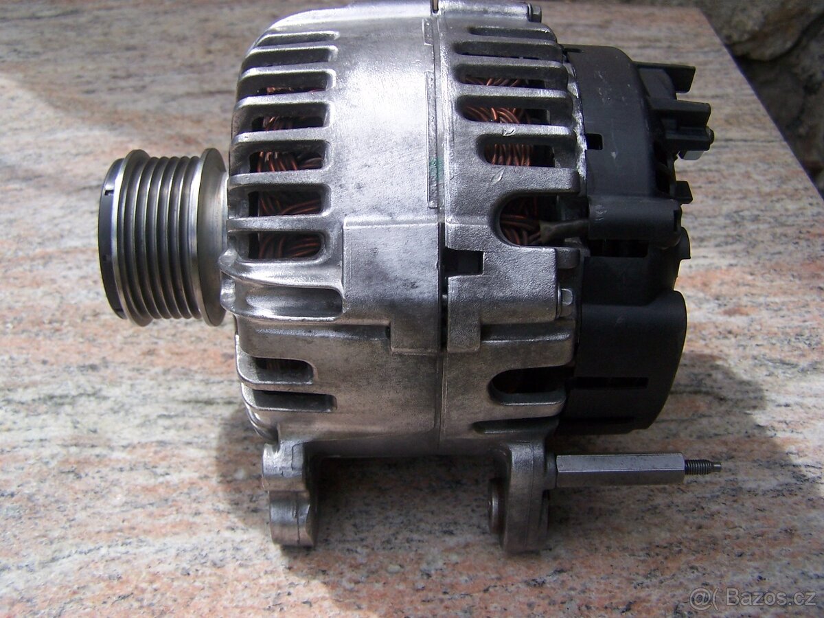 Alternátor Valeo 14V 140A 06F903023C - 2