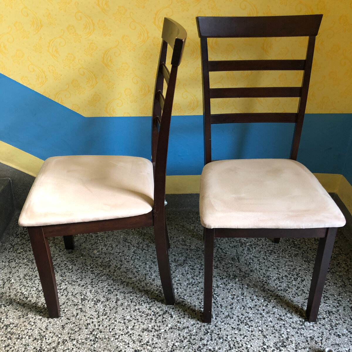 2ks jídelní kuchyňské židle. Dřevěná s polstrováním - 2