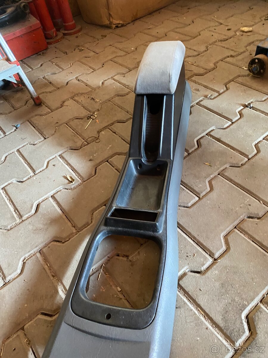 Ford Sierra mk2 loketní opěrka