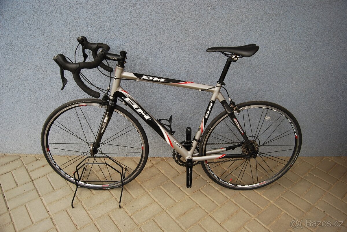 Silniční kolo BH 56CM - 2