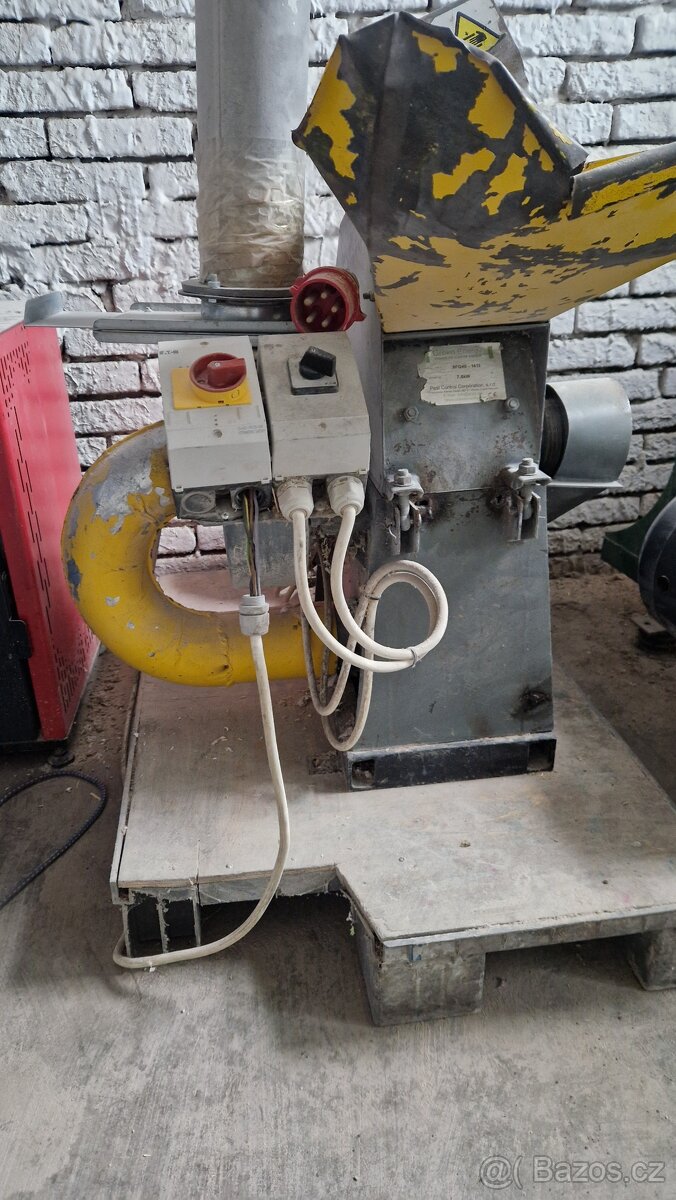 Drtička štěpky, kartonů a slámy - 2