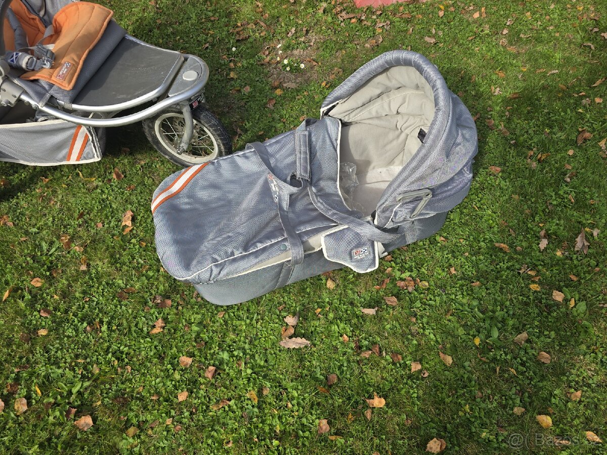 Kočárek Red Castle - 2