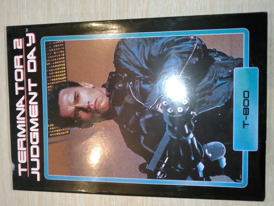 Figurka T-800 terminátor + příslušenství - 2