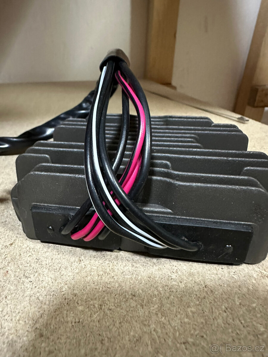 Regulátor dobíjení Suzuki GSX 1300 B-King - 2