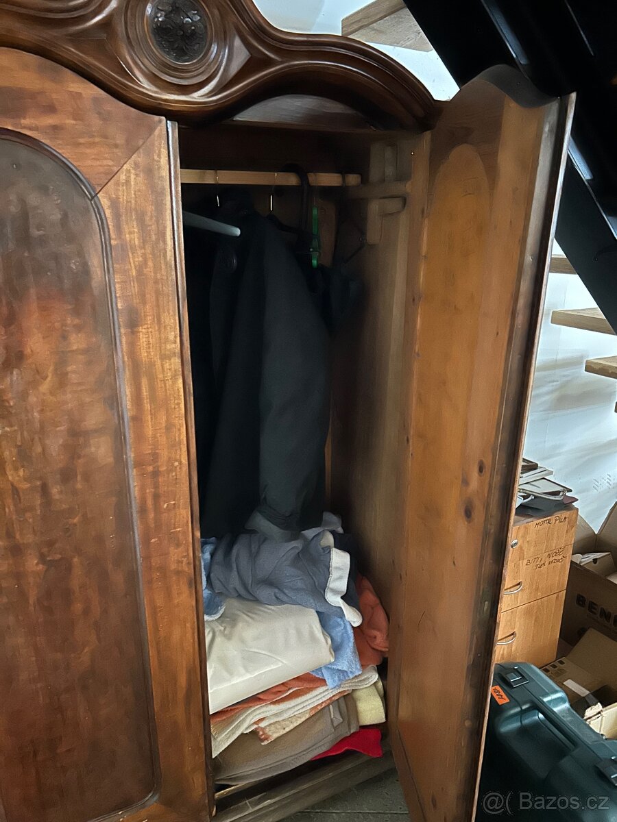 Šatní skříň retro - 2