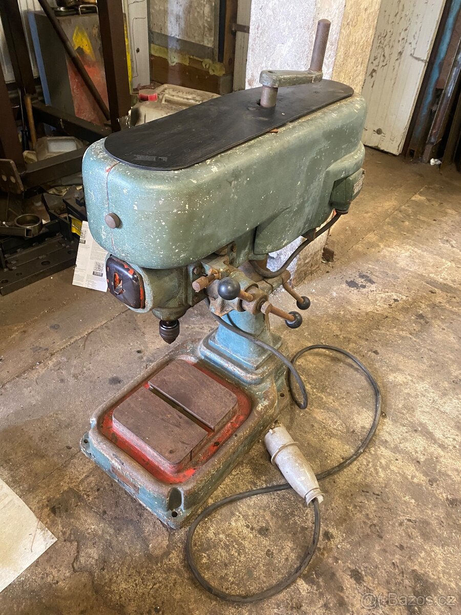 Stojanová vrtačka Jihokov V6 - 2