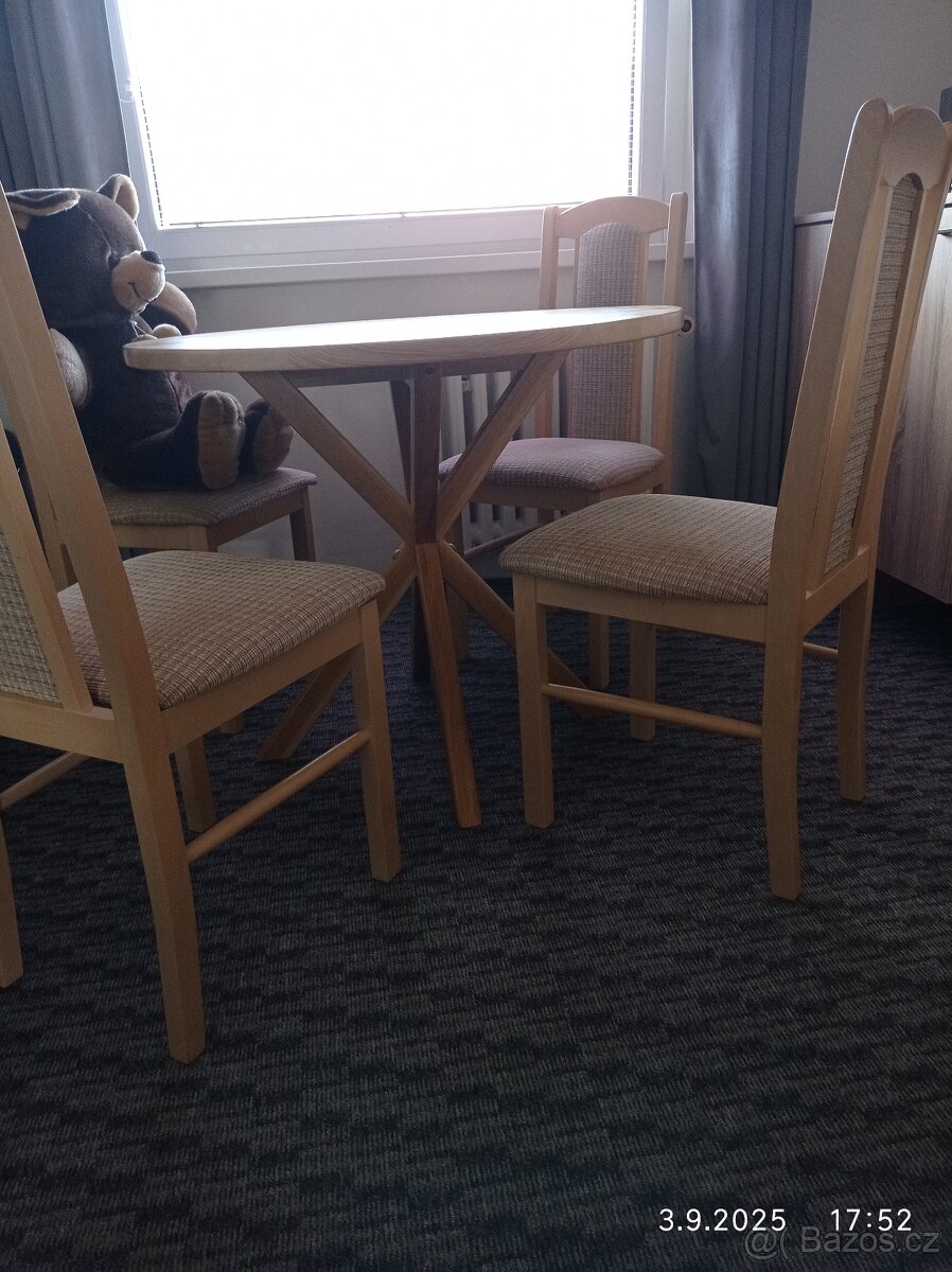 Jidelni stul se zidlemi - 2