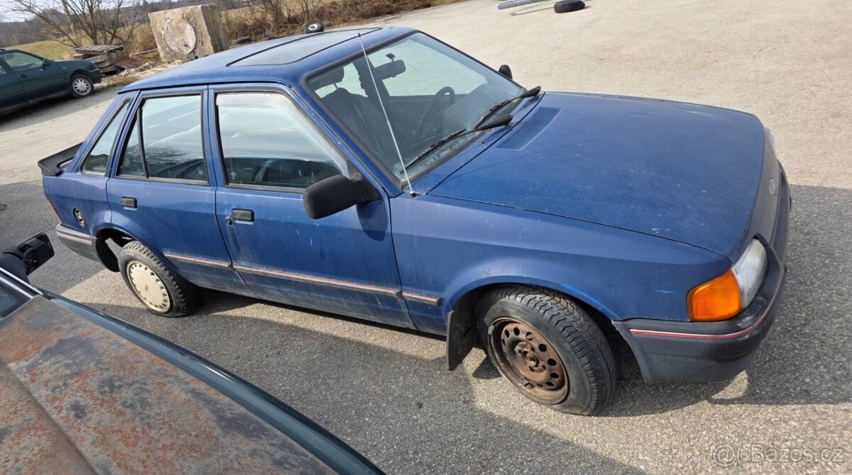 Ford Escort 1.3 rok 1986 - 2