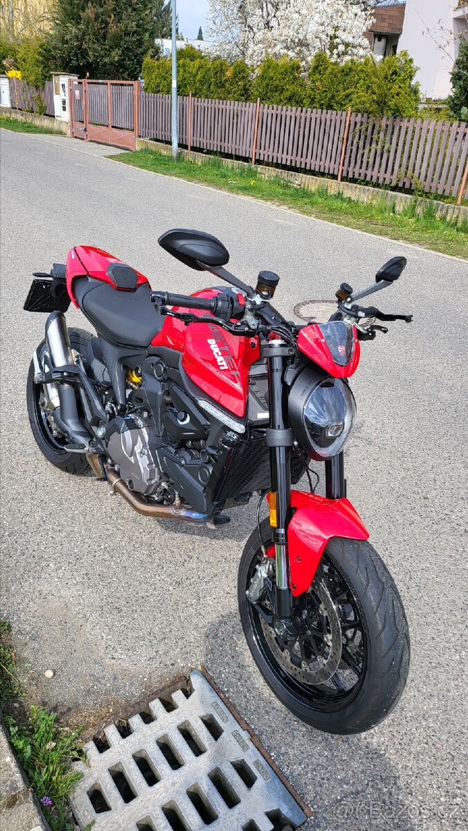 Ducati Monster 937 + - 2