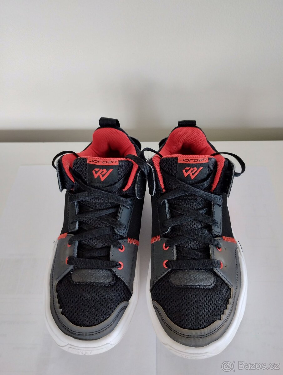 Chlapecké boty Jordan č.37,5 - 2