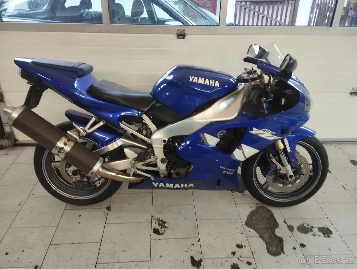 Yamaha R1 - 2