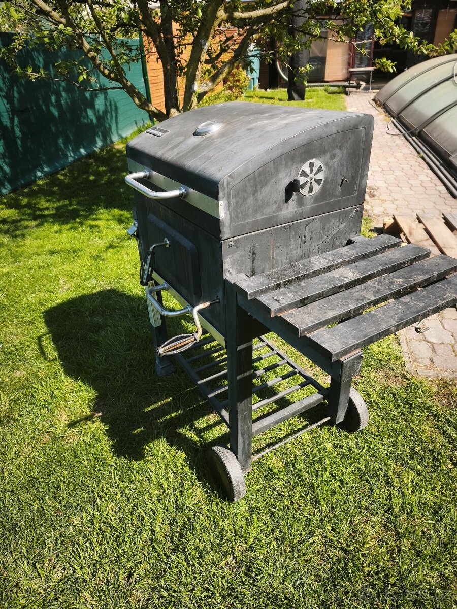 Větší gril levbě. - 2