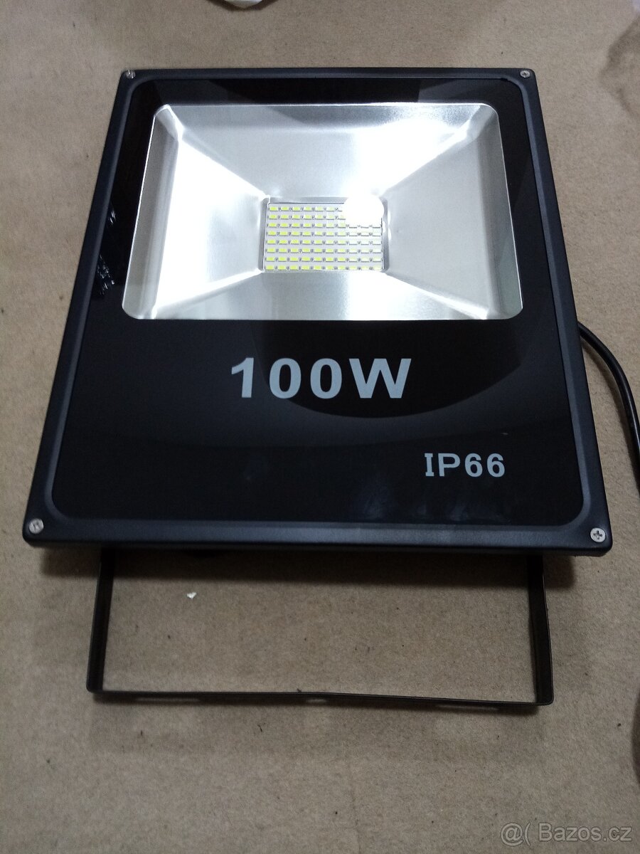 Reflektor LED diodový s držákem 220V - 2