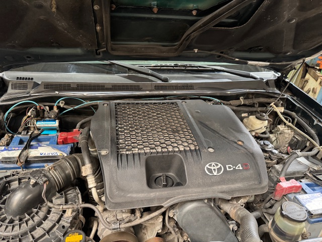 Prodej Toyota HILUX 3,0 diesel, 5-rychl. manuál