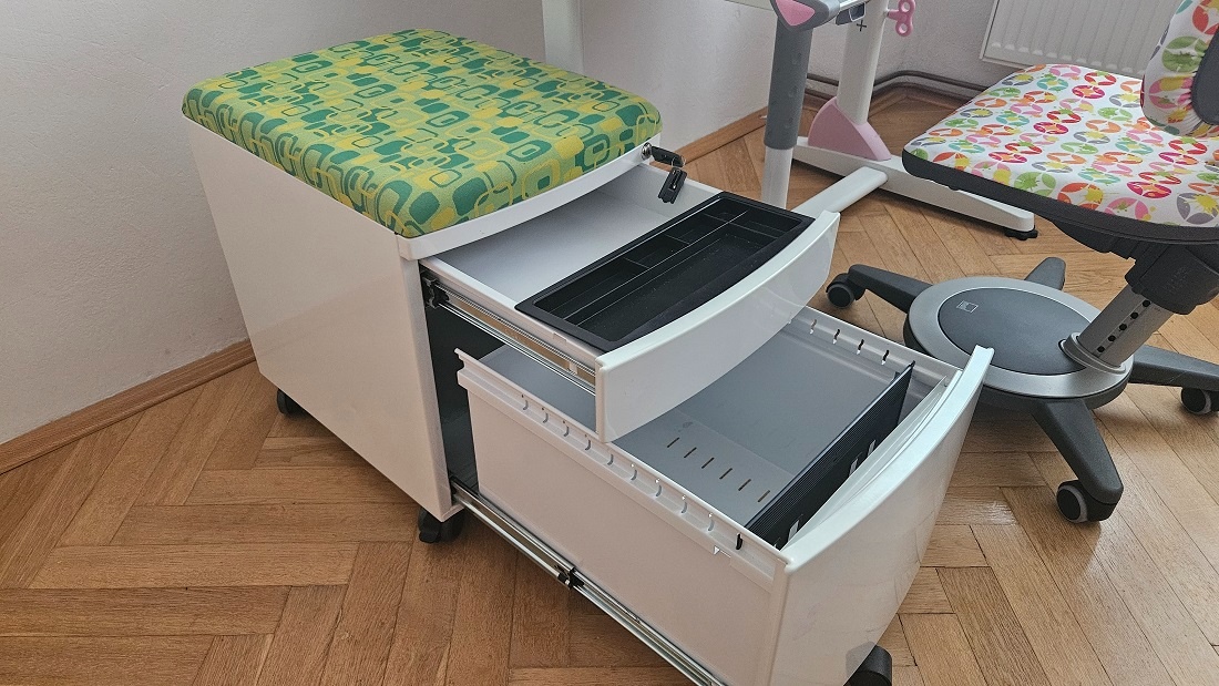 Rostoucí stůl Roland II, a box , židle zn. MOLL - 2