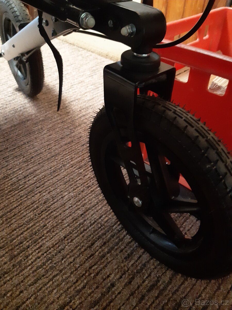 Invalidní chodítko. - 2