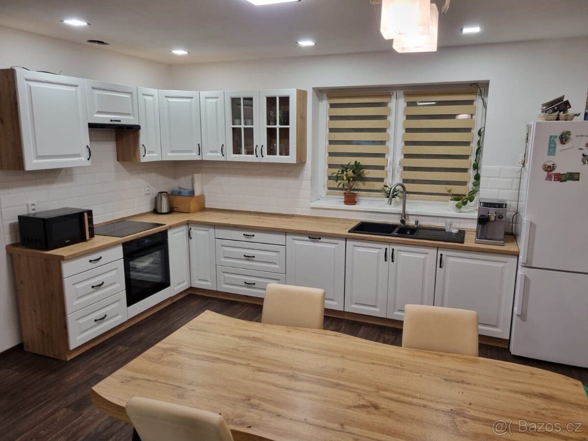 Vzorková kuchyňská sestava venkovského stylu v matném dekoru - 2