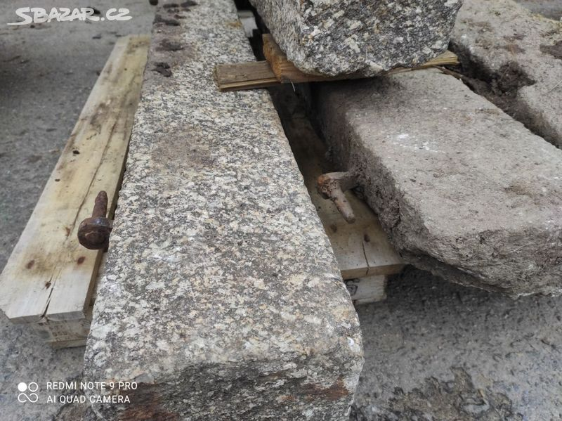 Stará kamenná futra, ostění, dveře, žulová futra - 2