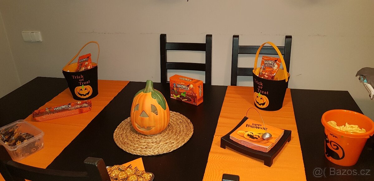 Jidelni stůl ikea - 2