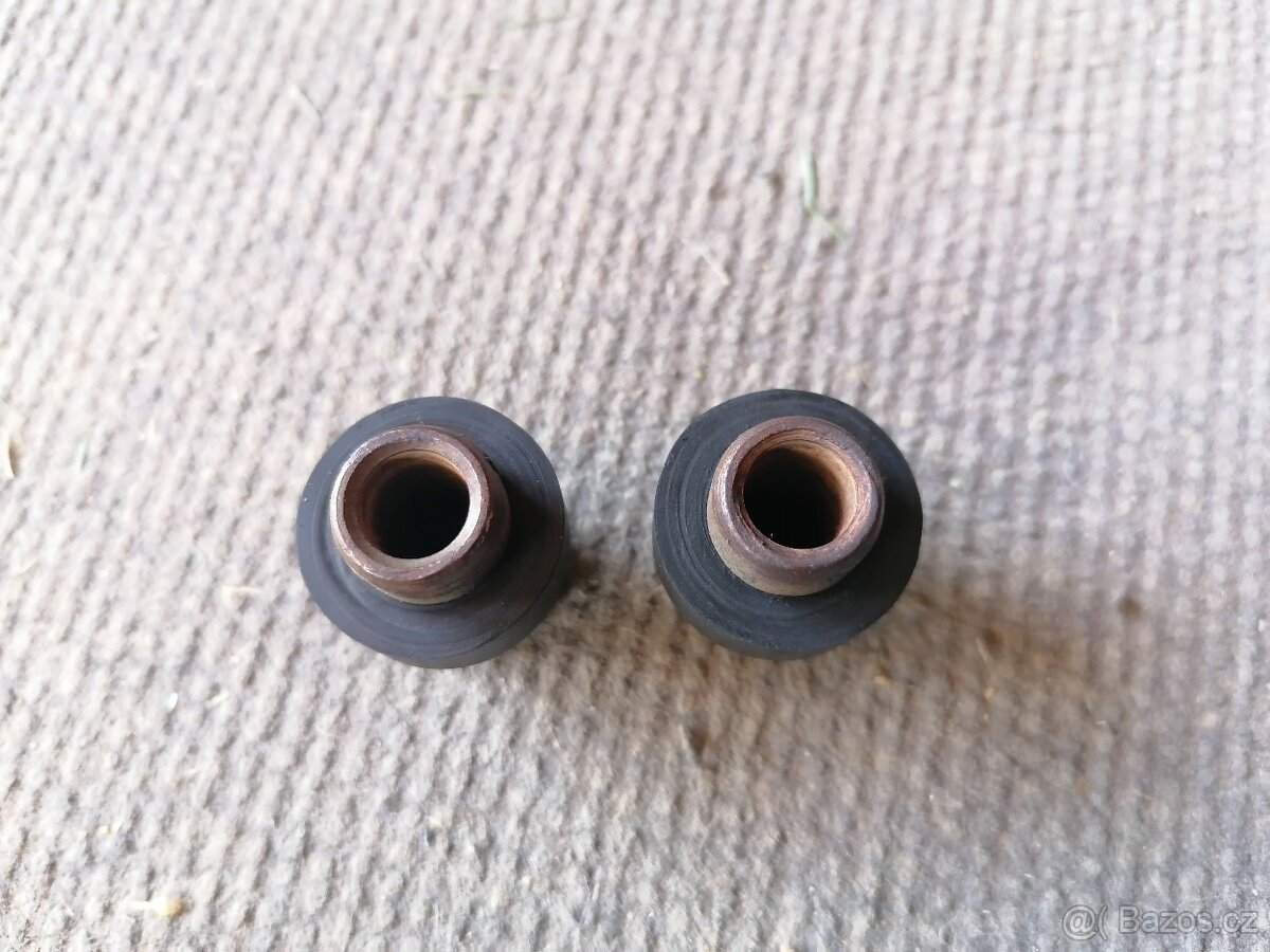 Silentbloky nádrže na CZ 175/ 487 - 2