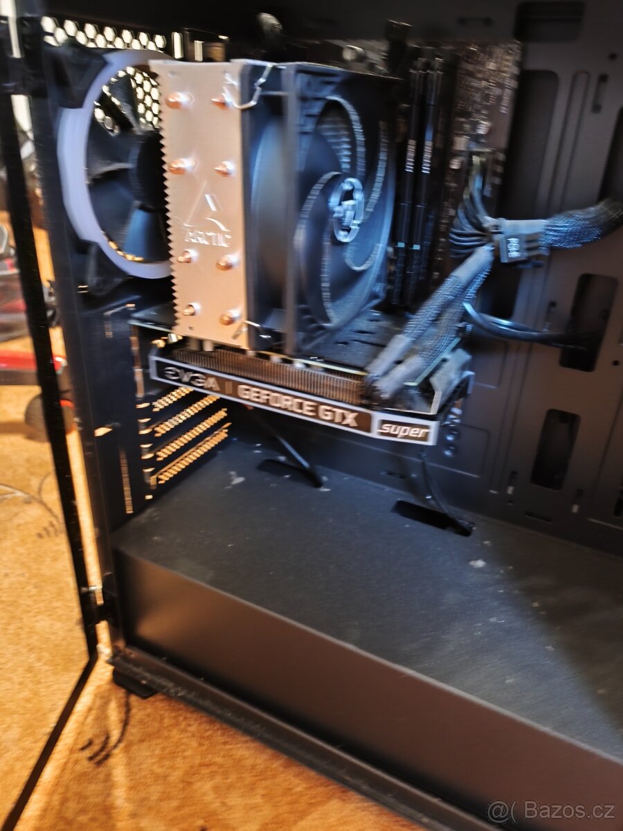 Plně funkční herní počitač AlzaPC Gamebox - 2