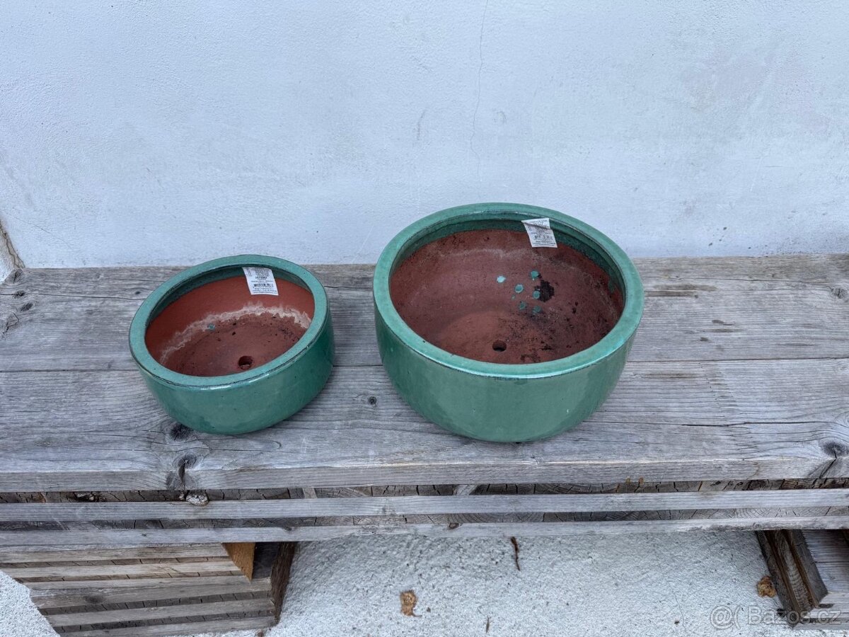 Dva glazované keramické květináče - 2