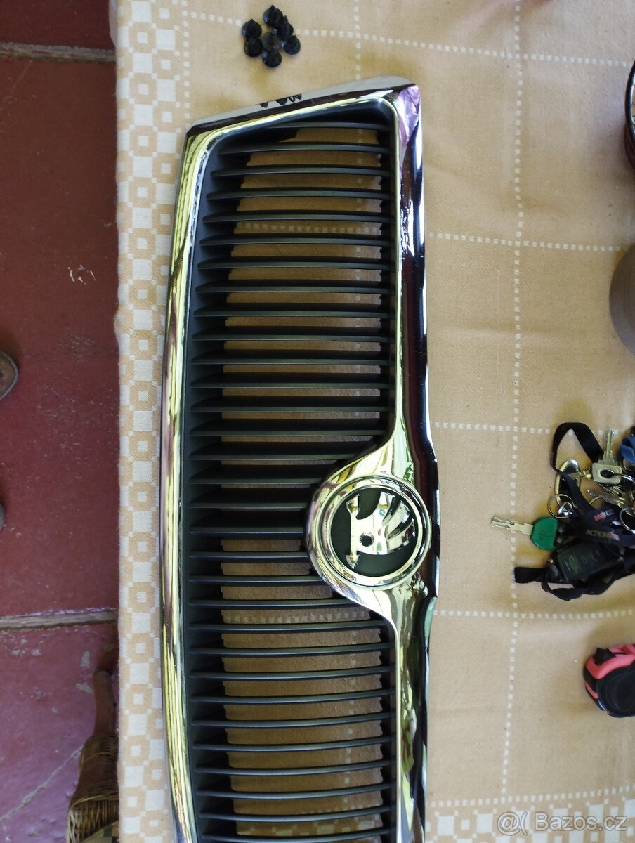 Prodám masku chladiče Škoda Octavia II - 2