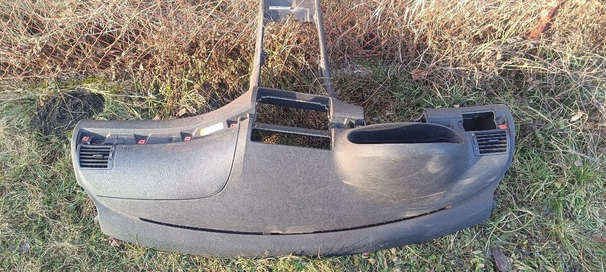 BMW E46 palubní deska / palubka sedan černá - 2