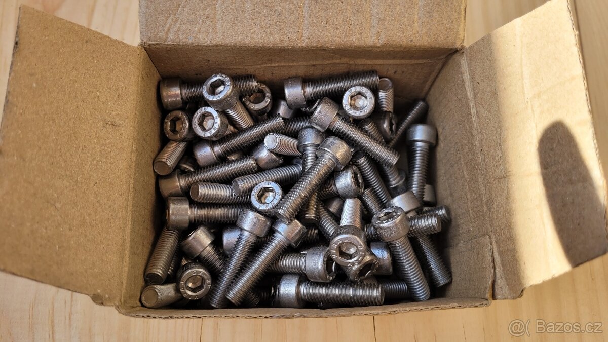 Šroub imbus DIN912 M8 x 30 mm A2 - 70 - 2