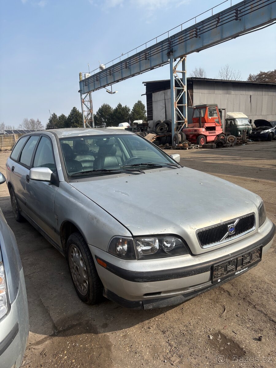 Volvo V40 cely vůz po dílech - 2