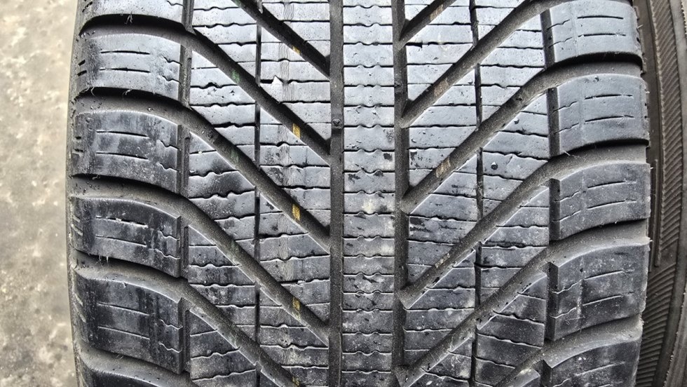 Celoroční pneu 205/55/16 Good Year - 2