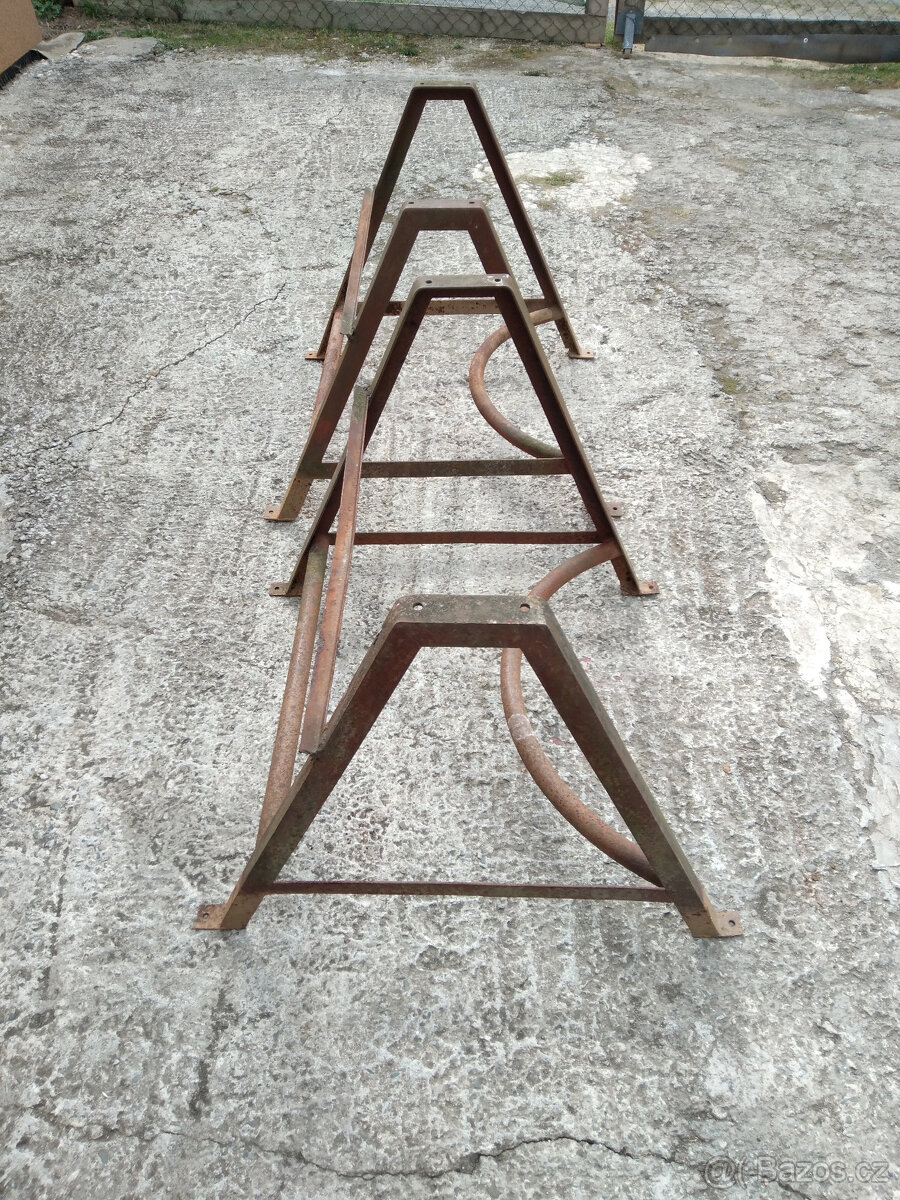 Ocelové podstavce - 2