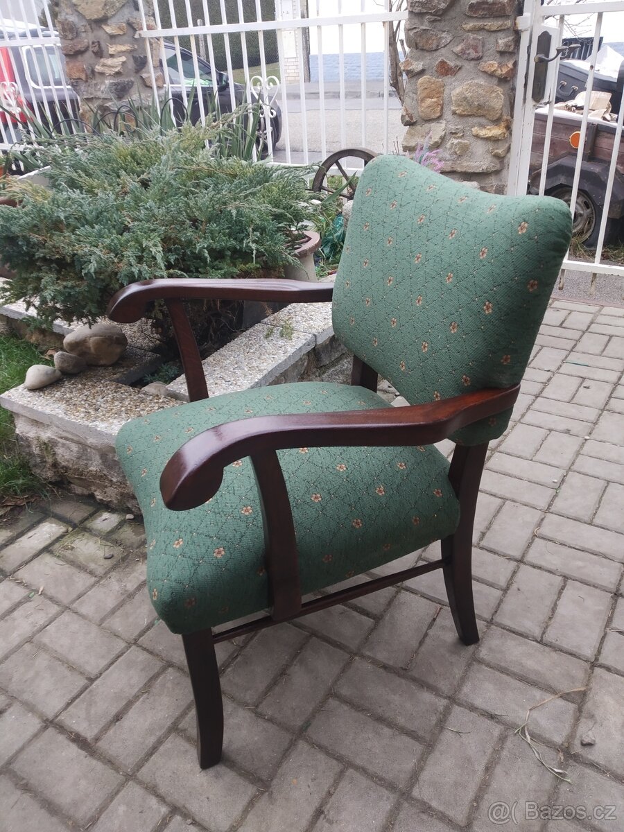 Čalouněné křeslo Thonet. - 2