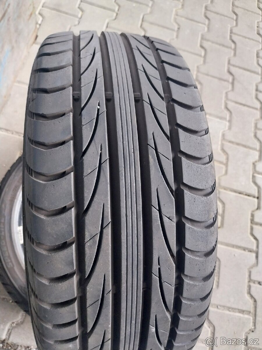 Prodám 2 x letní pneu Semperit 195/45/15 - 2