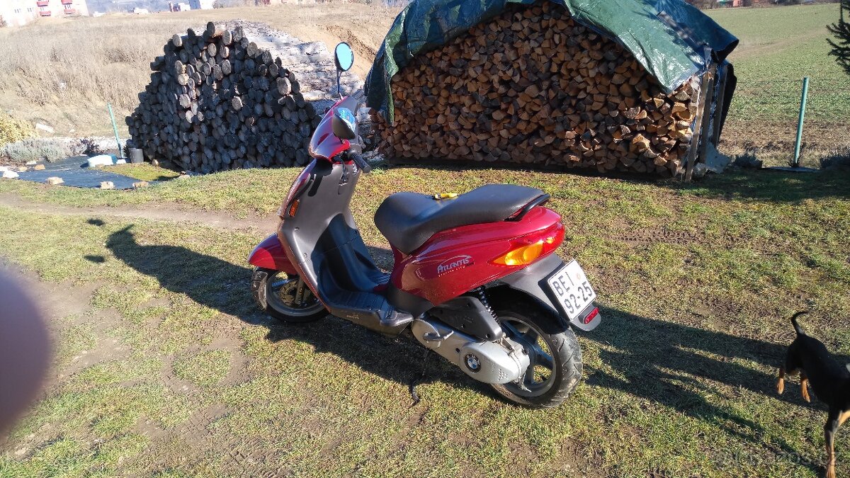 Derbi atlantis AC 50ccm r.v 2000 koupím díly - 2