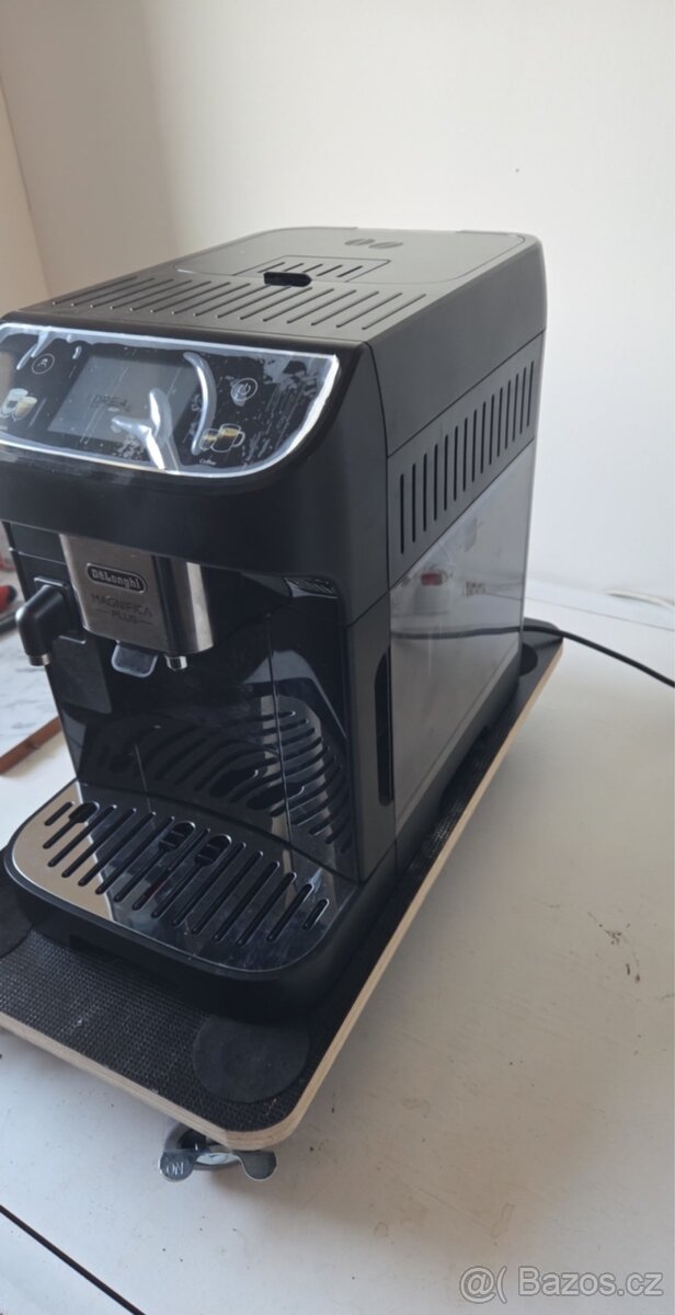 Prodám kávovar Delonghi Magnifica Plus - 2