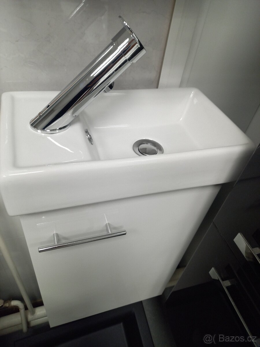 Koupelnová skříňka s umyvadlem 40 cm - 2